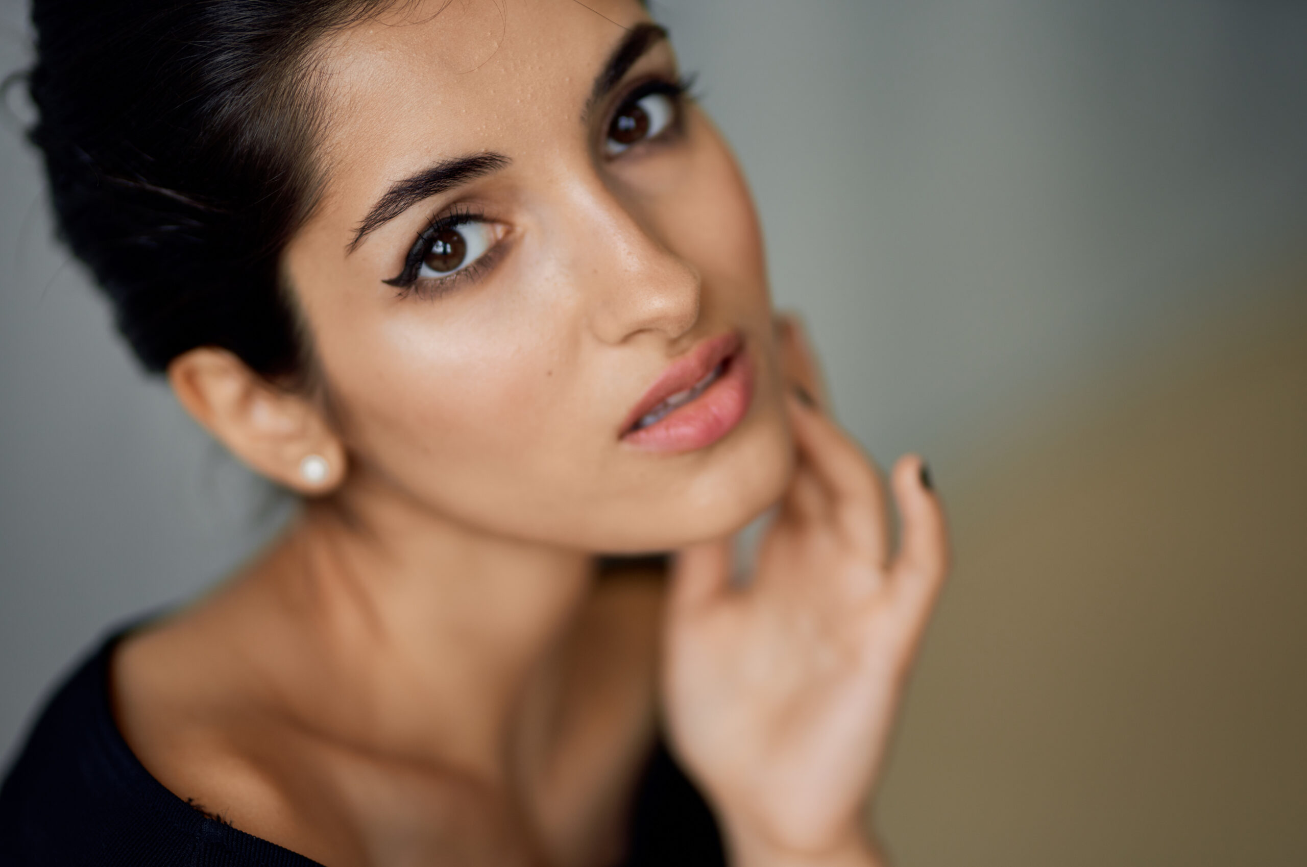 pretty brunette in black dress planning decoration fashion luxury